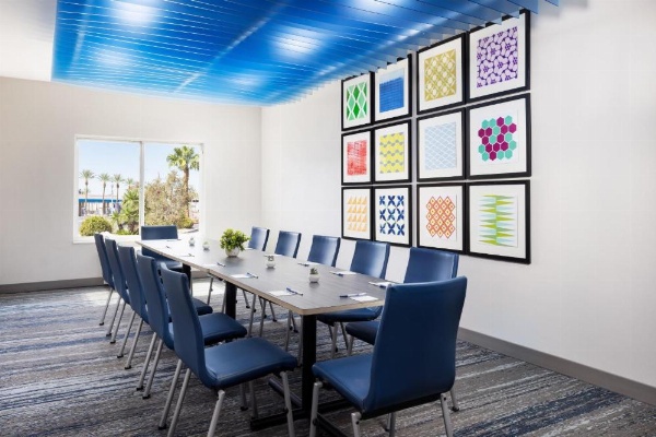 Holiday Inn Express Las Vegas South image 18