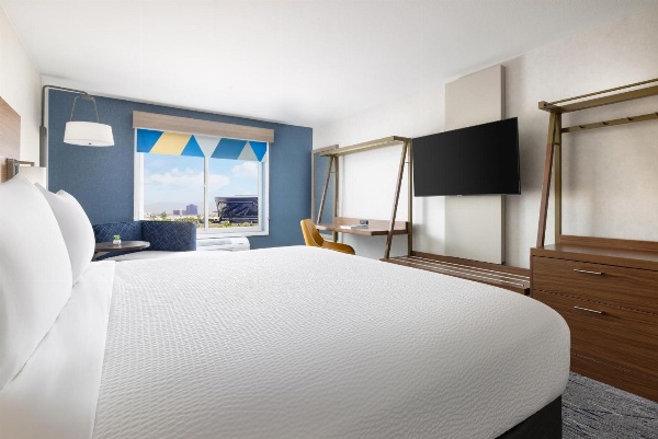 Holiday Inn Express Las Vegas South image 2