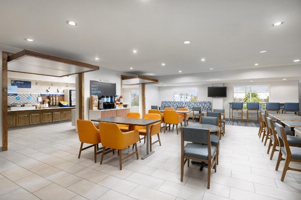 Holiday Inn Express Las Vegas South image 7