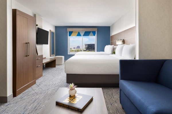 Holiday Inn Express Las Vegas South image 9
